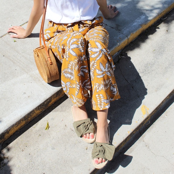 🚨END OF SUMMER SALE// Mustard yellow Floral pants - Picture 7 of 8